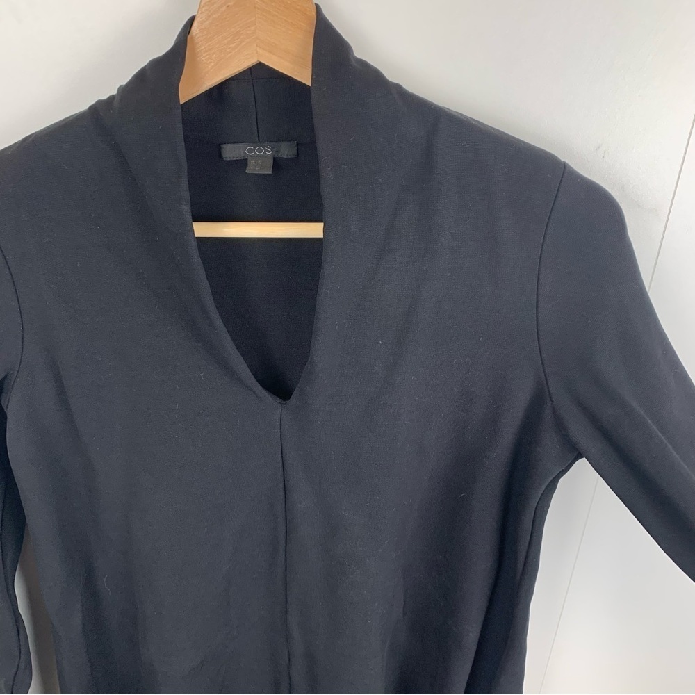 COS Black V-Neck sz XS Long Sleeve Tunic Top Stretch Classic Minimalist - Picture 3 of 7